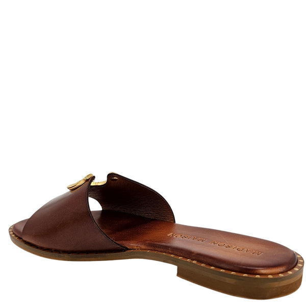 Caramel leather flat slide sandal, side view, horseshoe buckle and flat sole