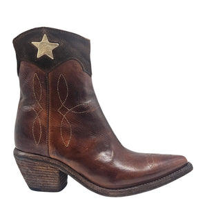 Cognac leather ankle boots with pointed toe, star patch on side, block heel