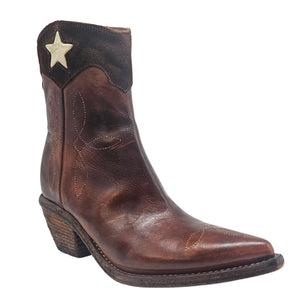 Cognac leather ankle boots with pointed toe, star patch on side, block heel