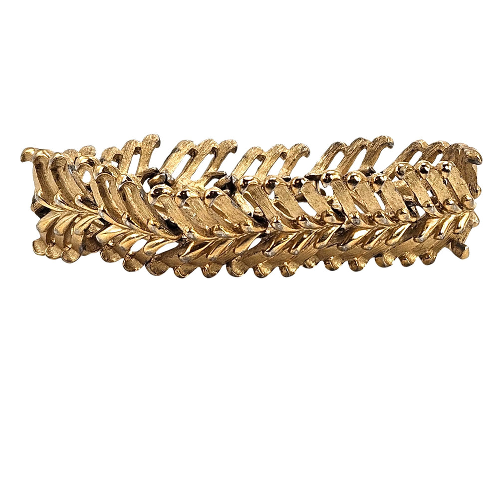 Goldtone vintage link bracelet with chunky interlocking chain links, wavy profile