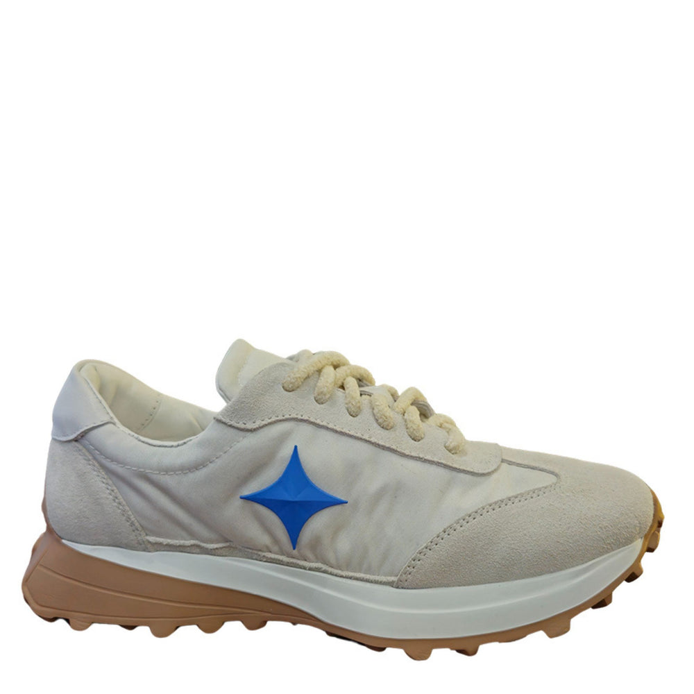 Light blue jogger sneaker with blue star logo, lace-up, cushioned sole