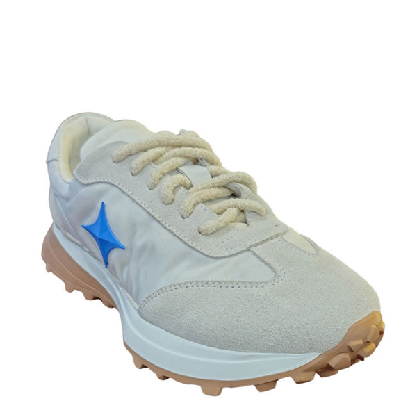 Light blue jogger sneaker, lace-up with blue side star and textured outsole