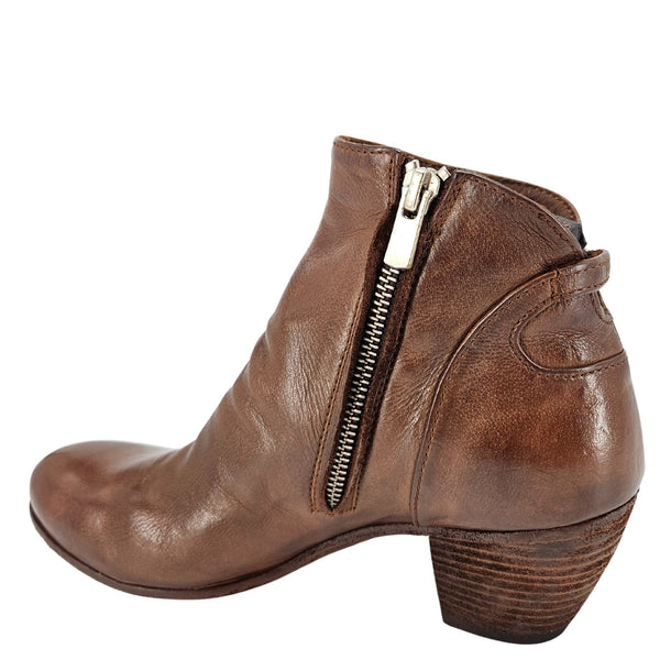 Cognac leather ankle boot with side zipper, decorative seam details