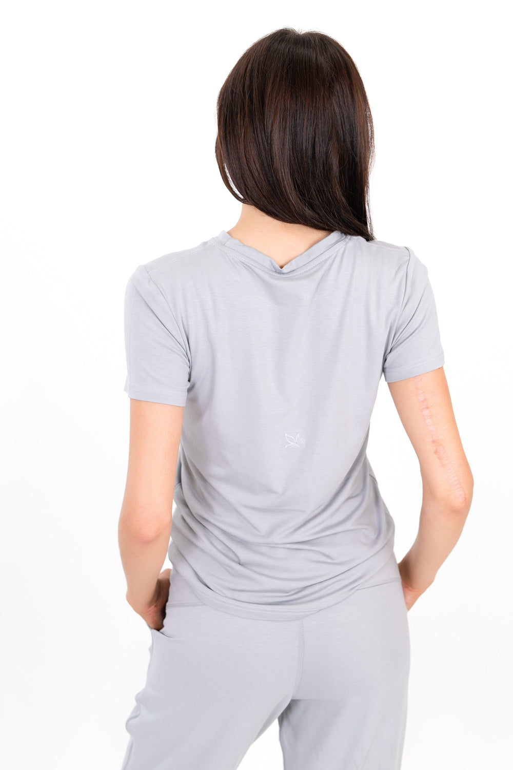 Gray short-sleeve T-shirt with crew neck and relaxed fit