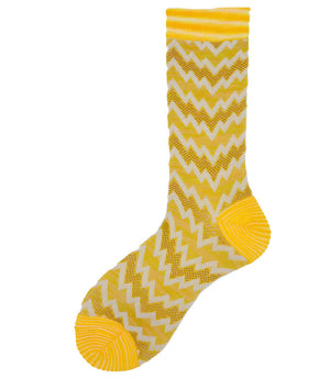 Short socks in yellow with white chevron zigzag pattern and ribbed cuff