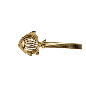 Goldtone fish buckle on stretch belt with ridged strap and arched scale engraving