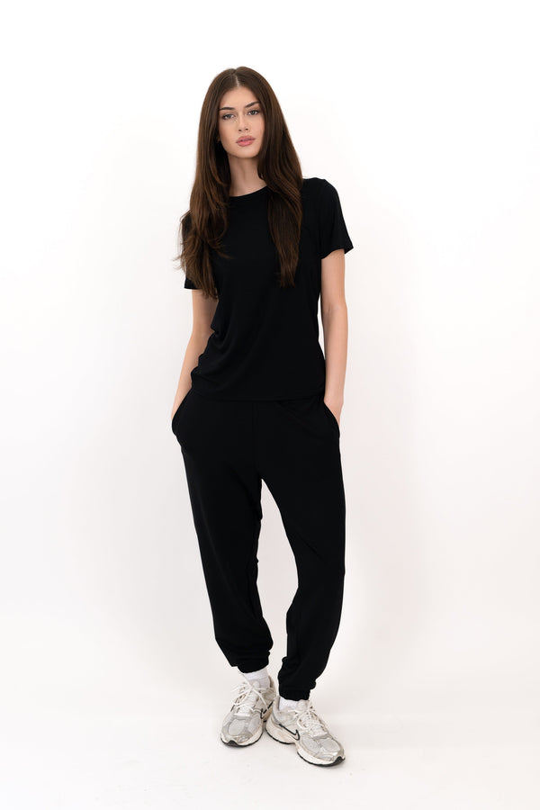 Black sweatpants with relaxed fit and elastic ankle cuffs, small logo on leg