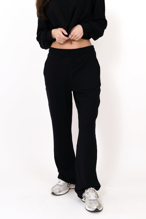 Black wide-leg sweatpants with elastic waistband and side pockets
