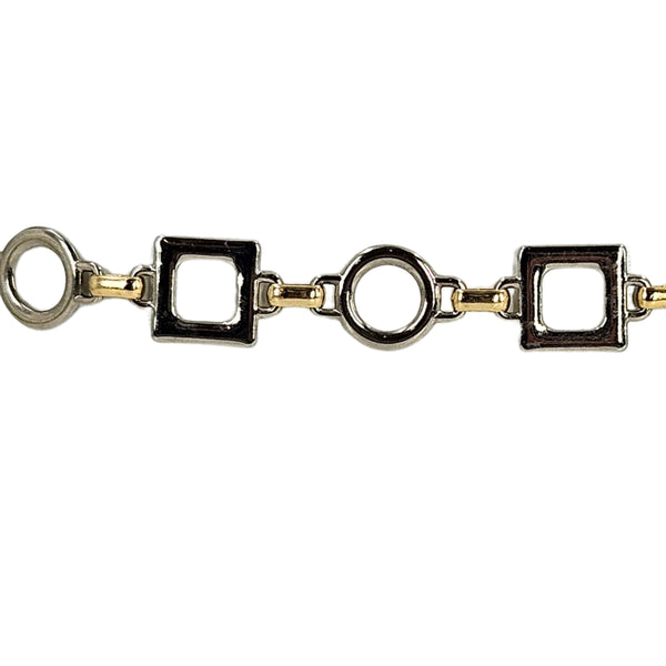 Close-up of the belt's alternating square and circular open links.