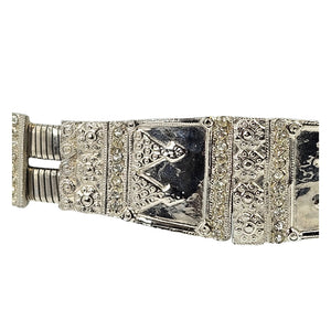 Silver stretch medium belt close-up: ornate textured center plate with dark enamel insets