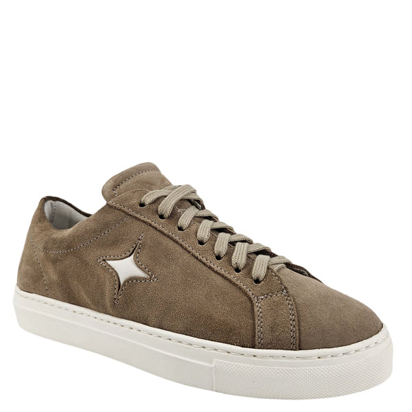Beige suede low-top sneaker with laces and star emblem, white rubber sole