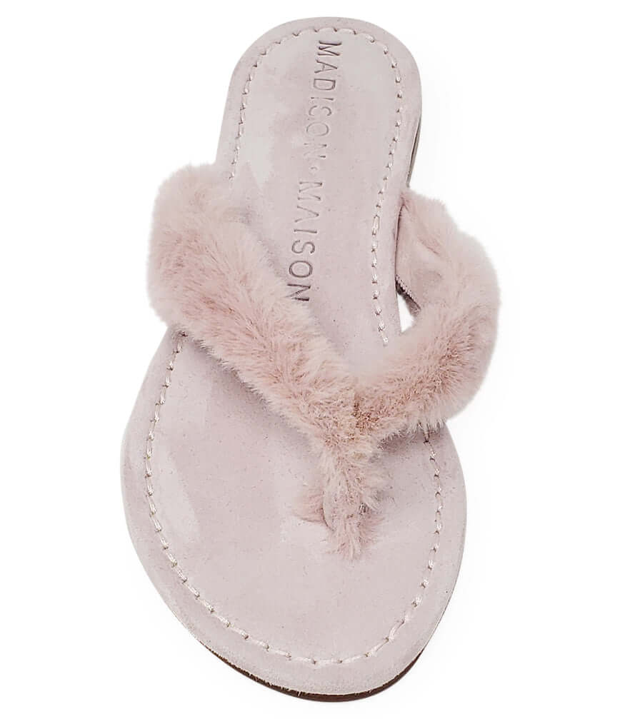 Light pink faux-fur thong sandals with open toe and low flat heel