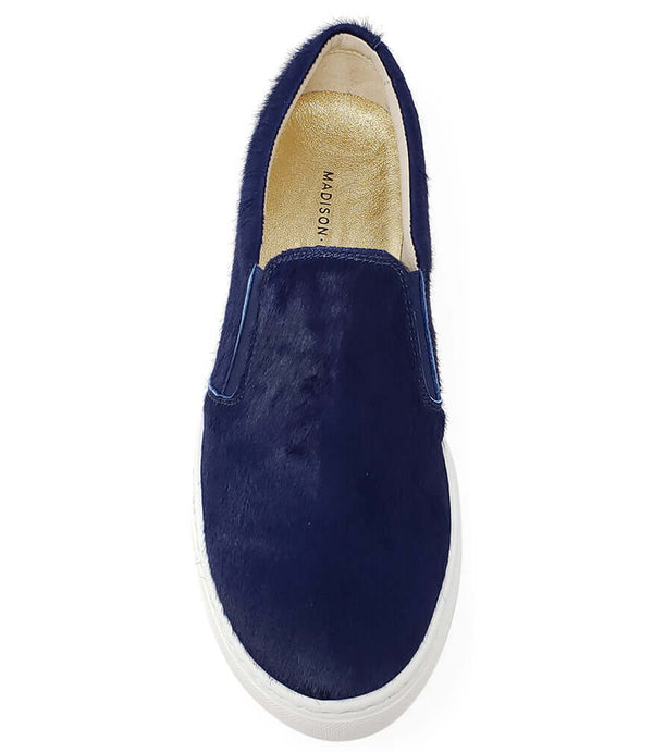 Navy short-hair slip-on calf sneaker with inner lining and white sole
