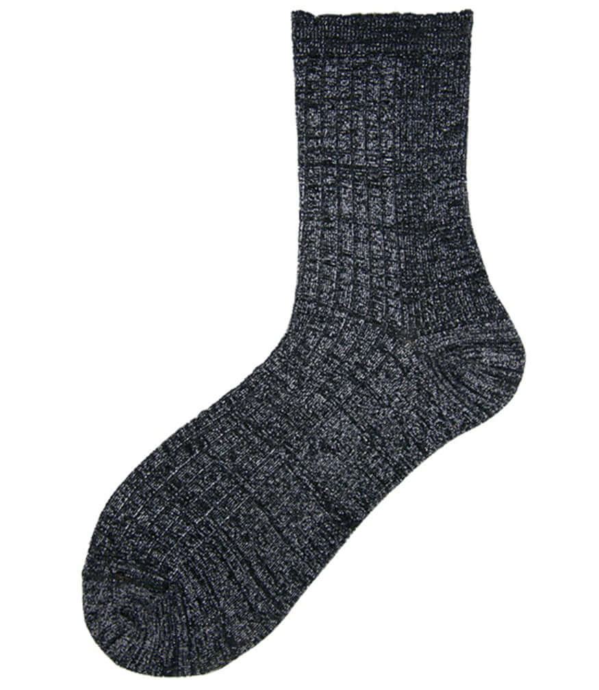 Women’s short crew socks in dark gray knit texture with ribbed cuff
