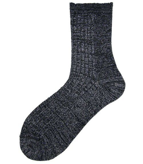 Women’s short crew socks in dark gray knit texture with ribbed cuff