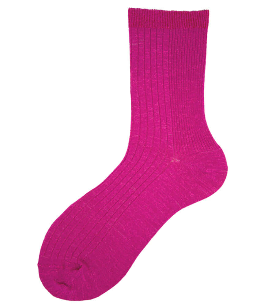 Women's rose pink short socks, ribbed knit cuff and textured foot